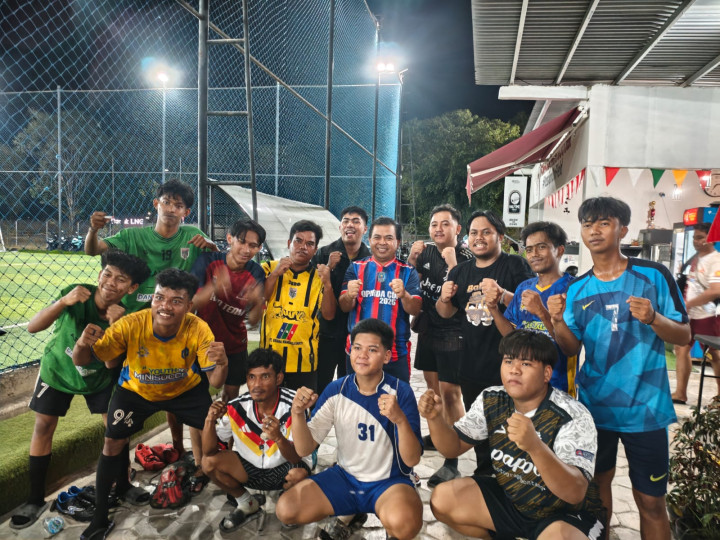 Manfaatkan Momentum Main Bola; Wawali AH Tampung Curhat dan Keluhan Warga