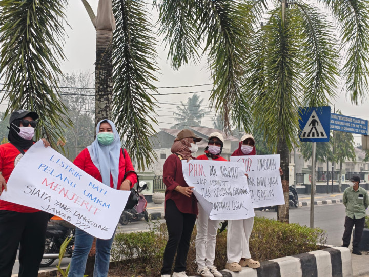 Tak Ada Pemadaman Listrik Setelah Kantor Dilempari Telur; Pengamat : Ini Akal-akalan PLN Saja