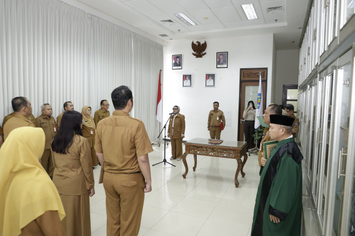 Wali Kota Neni Lantik 10 Pejabat Fungsional; Mutasi Jabatan Dijadwalkan Menyusul
