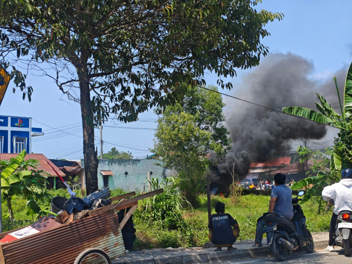 Warga Bakar Sampah di Lingkungan Adukan ke Hotline 112; Langsung Ditindak Satpol PP Bontang