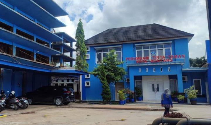 Warga Terpaksa Begadang Tunggu Air Mengalir, PDAM Sebut Distribusi Terganggu Pemadaman Listrik