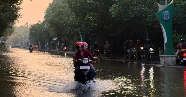 Banjir Rob Genangi Pesisir 3 Hari, Akses Menuju Bontang Kuala Terendam