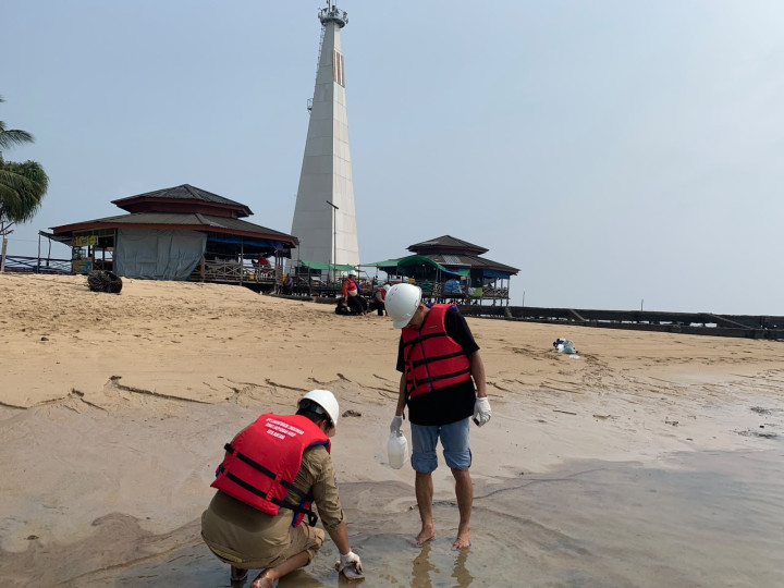 DLH Bontang Curiga Minyak yang Cemari Laut Beras Basah Berasal dari Tanker