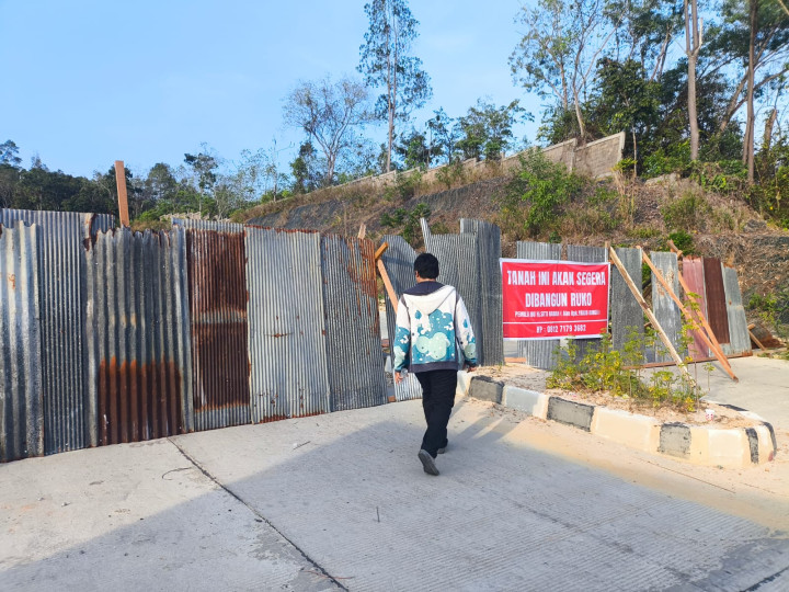 Jalan Gotong Royong yang Dibangun Pakai APBD Rp13 Miliar Ditutup, Lahan Diklaim Milik Pribadi