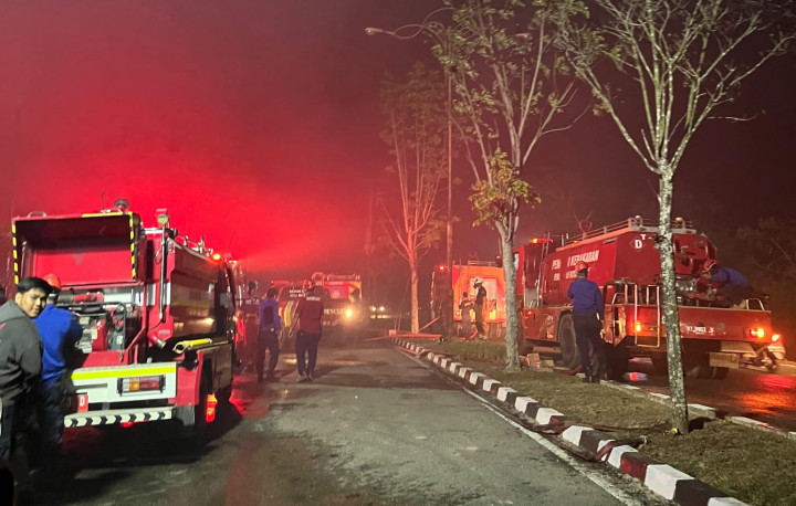 Kebakaran di Jalan Flores Bontang Sempat Meluas, Titik Api Tak Terjangkau