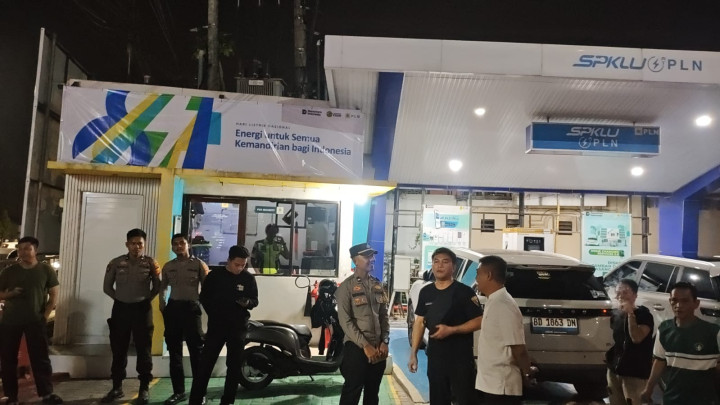 Kesal Listrik Tiba-Tiba Padam Tanpa Pemberitahuan, Warga Geruduk Kantor PLN Bontang
