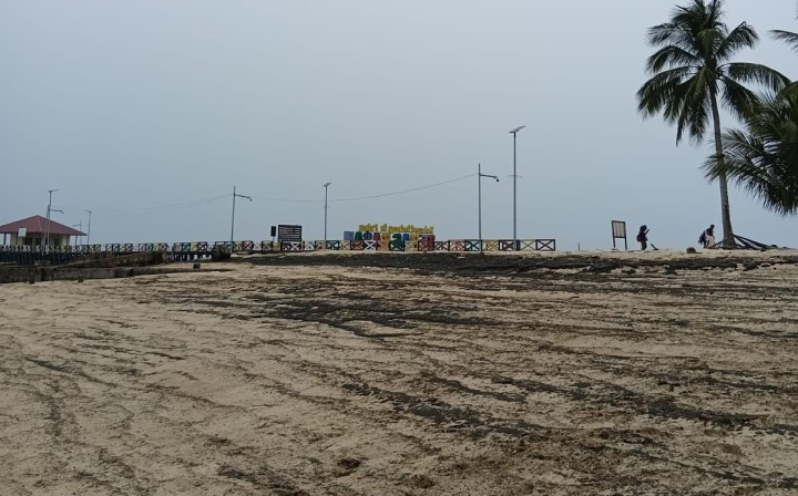 Perairan Beras Basah Tercemar, Laut Dipenuhi Tumpahan Minyak